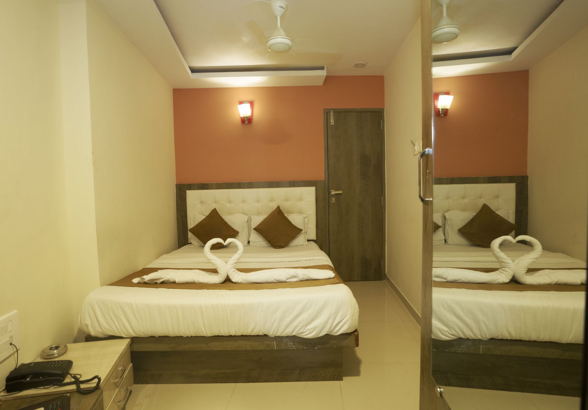 מומביי Hotel Grace Inn מראה חיצוני תמונה