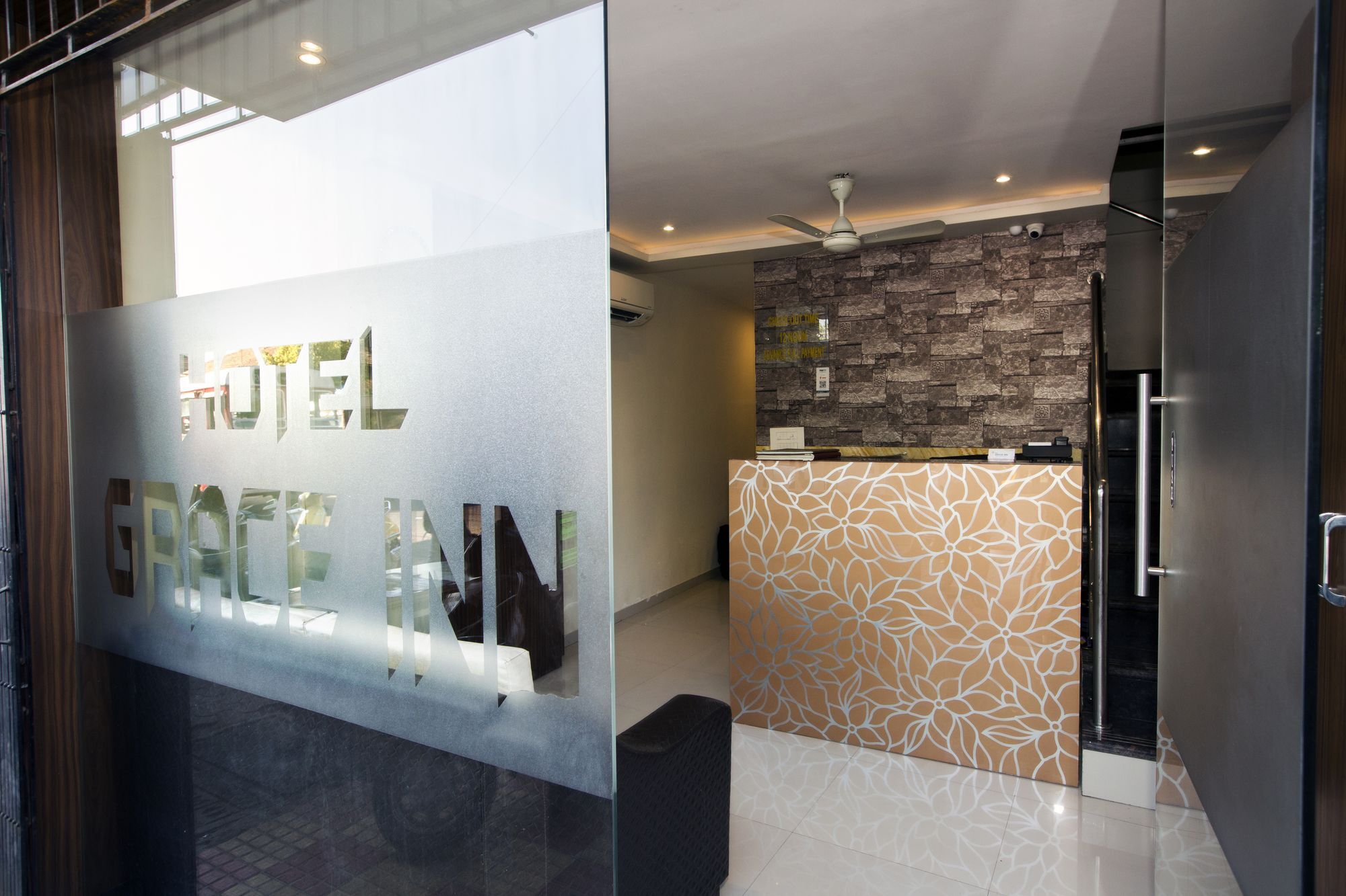 מומביי Hotel Grace Inn מראה חיצוני תמונה